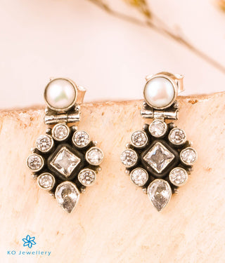 The Pranith Silver Gemstone Earring (White)