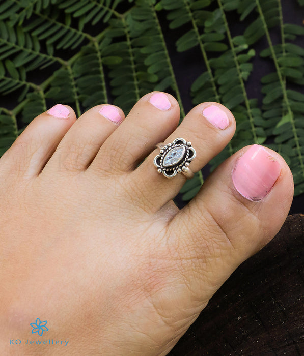 The Anubhuti Silver Toe-Rings (White)