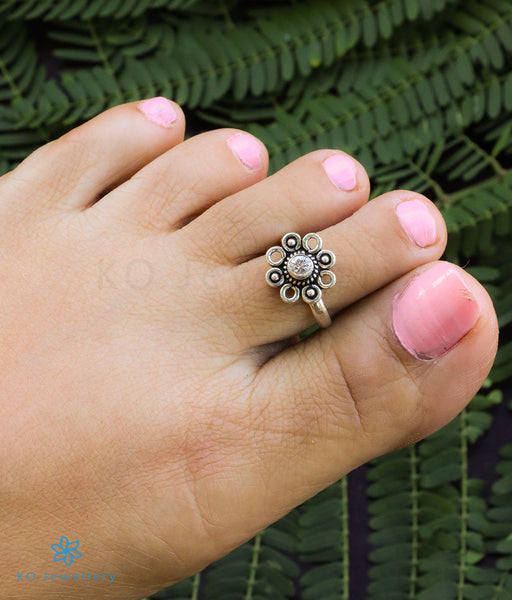 Buy Sterling Silver Coil Toe Rings, Plain Spiral Helix Knuckle Midi Rings,  Body Jewelry FREE SIZE Indian Tribal Toe Rings, Boho Foot Accessories Online  in India - Etsy