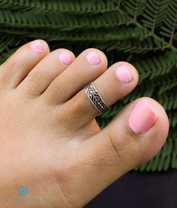 Buy Teejh Tashika Silver Oxidised Toe Rings for Women Online