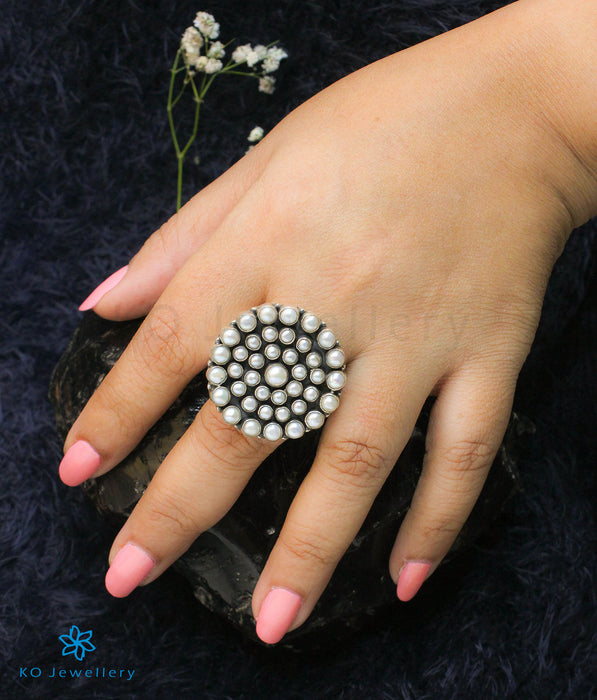 The Amrita Silver Gemstone Cocktail Finger-ring (Pearl)