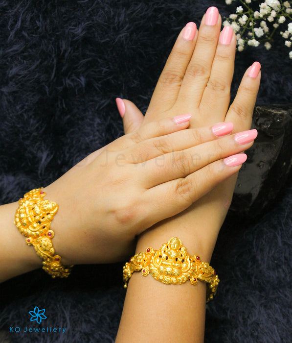 The Dhriti Silver Lakshmi Bangle (Size 2.4)