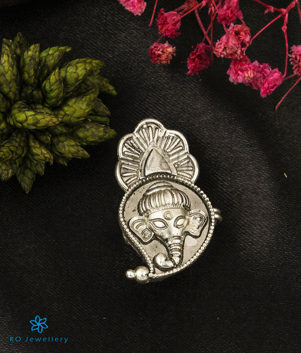 The Avighna Silver Ganesha Pendant/Brooch (Oxidised)