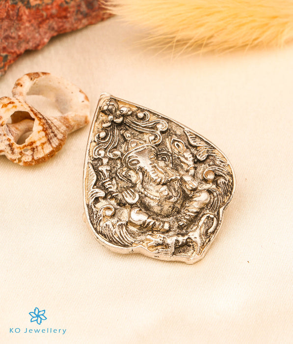 The Bhupati Silver Pendant/Brooch (Oxidised)