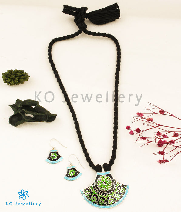 The Svasti Silver Meenakari Thread Necklace(Black/Green)