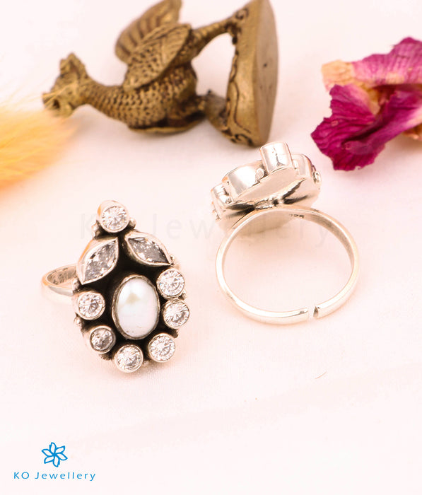 The Nandhika Silver Gemstone Toe-Rings (Pearl)