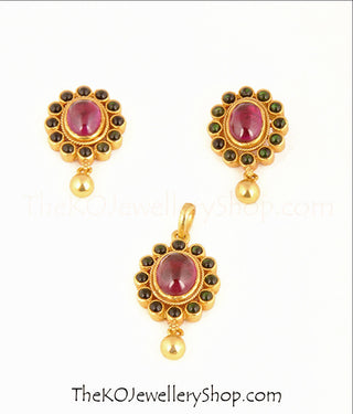 Lightweight temple jewellery pendant set for teens