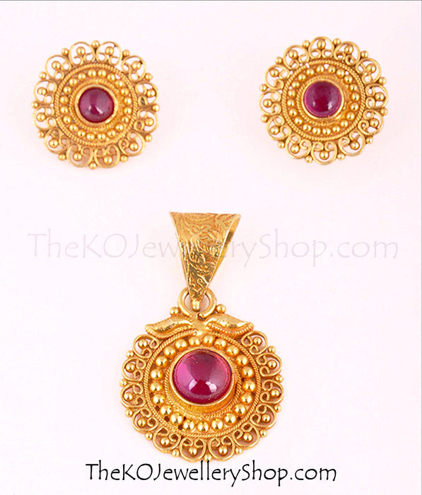 Heavy gold-dipped temple jewellery pendant set for festive wear