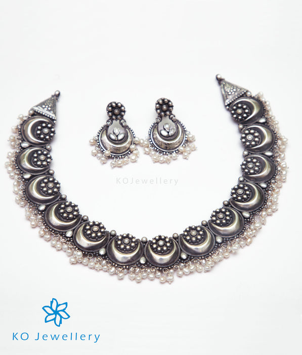 The Mahika Kempu Necklace (Pearl/Oxidised)