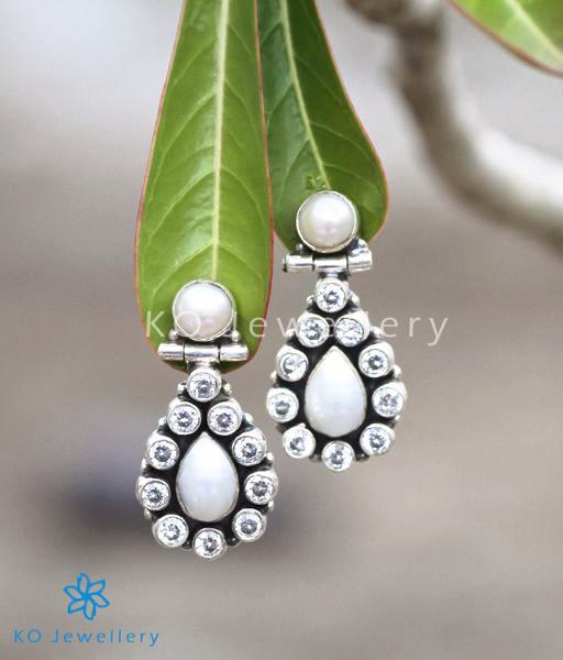 Pearl earrings decorated with cubic zircons for morning wear