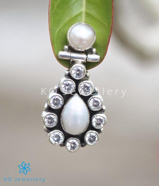 Pearl and silver gemstone earrings with quality assurance