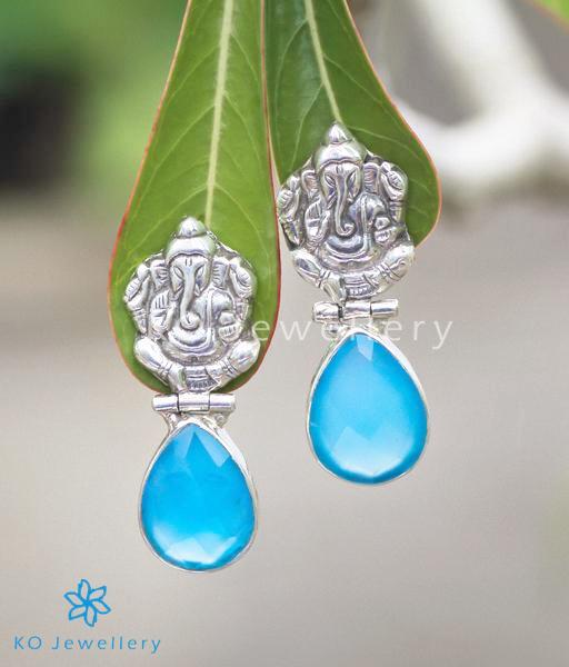 The Varaprada Silver Earrings(Blue)
