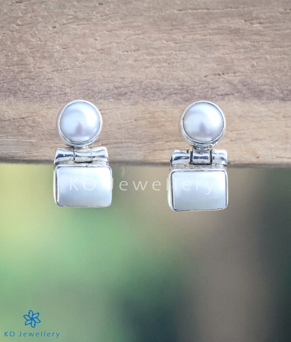 The Parth Silver Earstuds(Pearl)