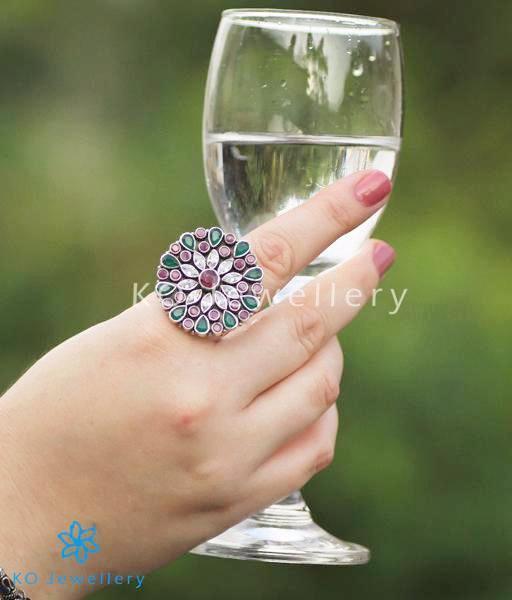 The Kamna Silver Finger-Ring (Red/Green)