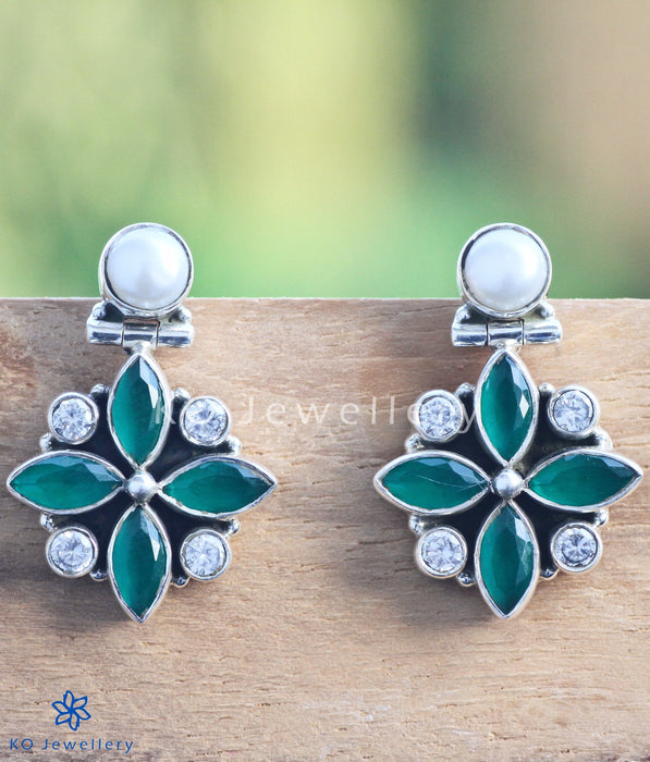 Elegant green zircon earrings in floral design