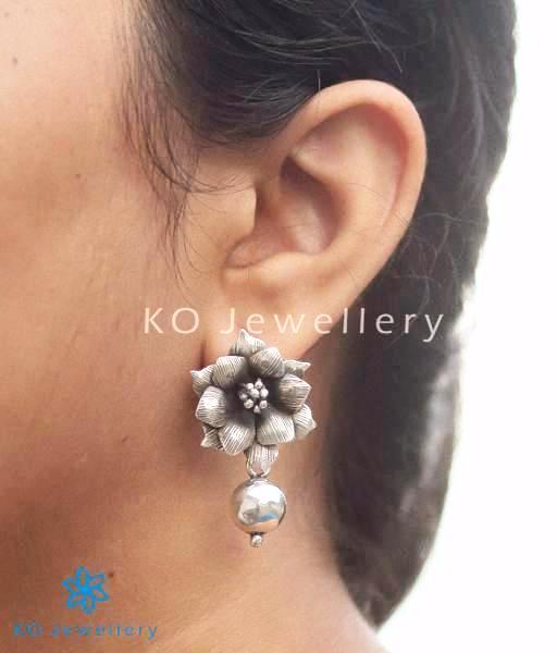 The Mohin Silver Earrings (Two-tone)