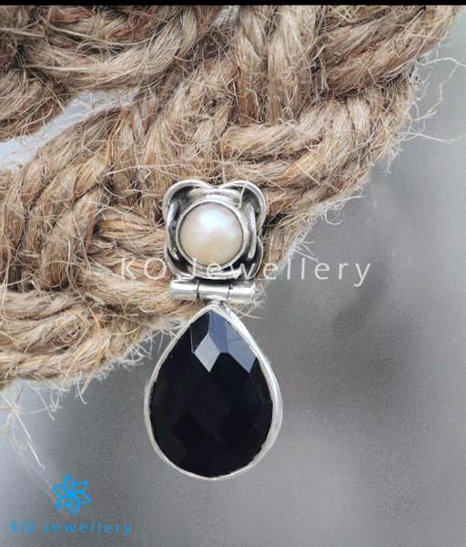 Stunning black gemstone earrings for morning and evening wear