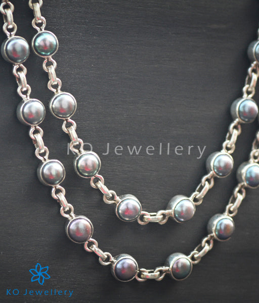 Handcrafted black pearl and silver necklace at affordable rate