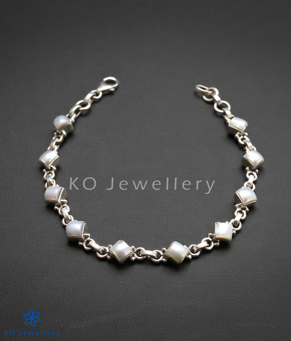 Lightweight, easy to wear silver gemstone bracelet for workplace
