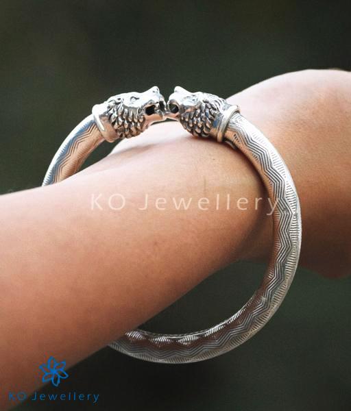 The Kesari Silver Lion Bracelet(Size 2.4)