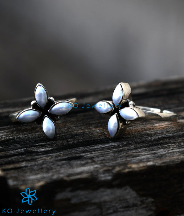 The Akshata Silver Toe-Rings (Pearl)