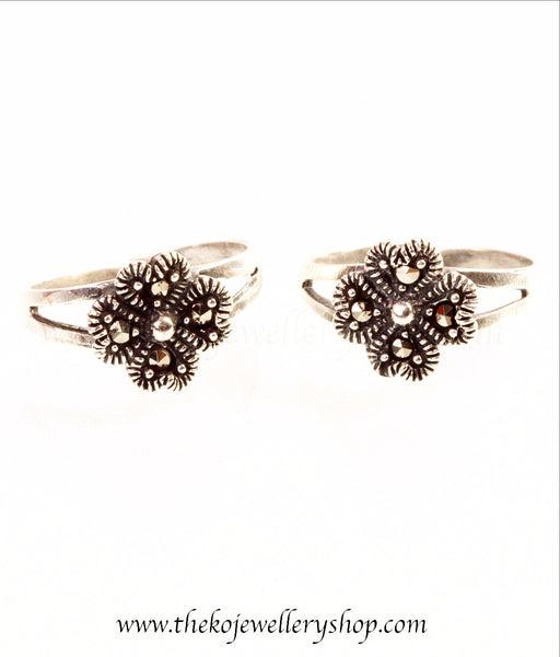 floral oxidised silver adjustable toe rings shop online