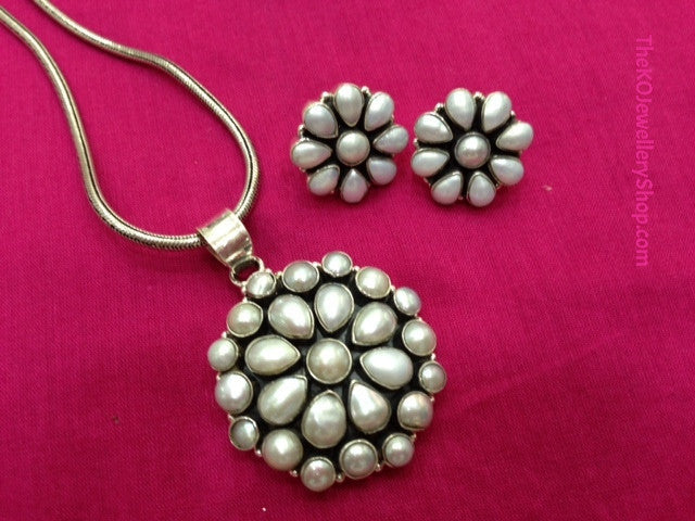 The Shloka Pendant Set in Silver - KO Jewellery
